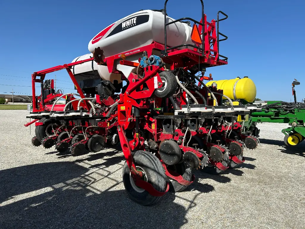 2014 9812 White 12 Row Planter